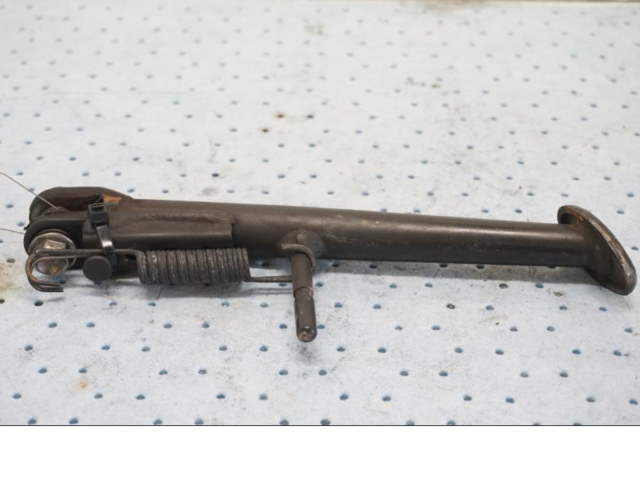 Framsidan på Sidostöd från en Kawasaki Z 900 -2019 motorcykel.