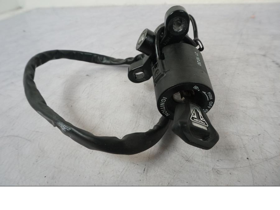 Extrabild1 på Låssats från en Triumph Bonneville T120 -2021 motorcykel.