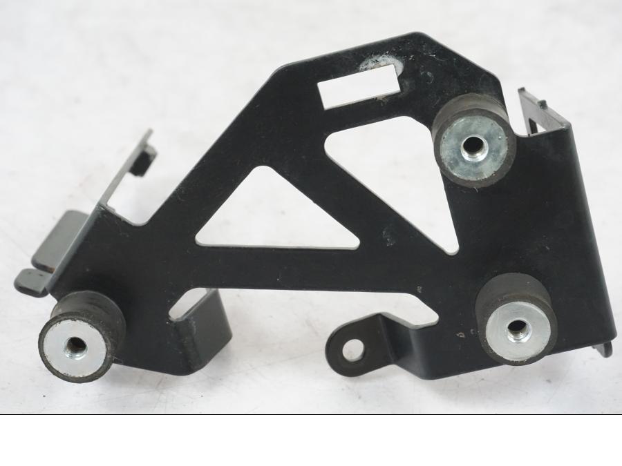 Snett uppifrån på ABS Låda från en KTM 690 Duke -2015 motorcykel.