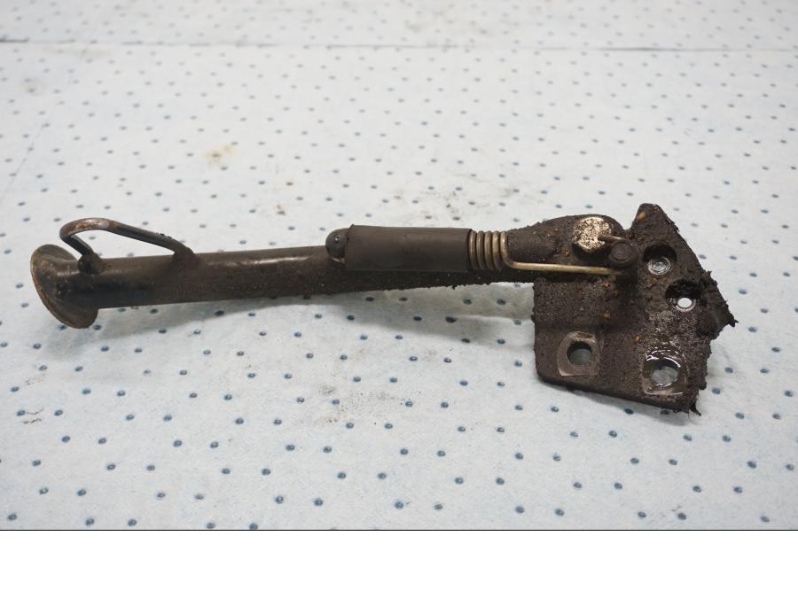 Baksidan på Sidostöd från en KTM 125 Duke -2017 motorcykel.