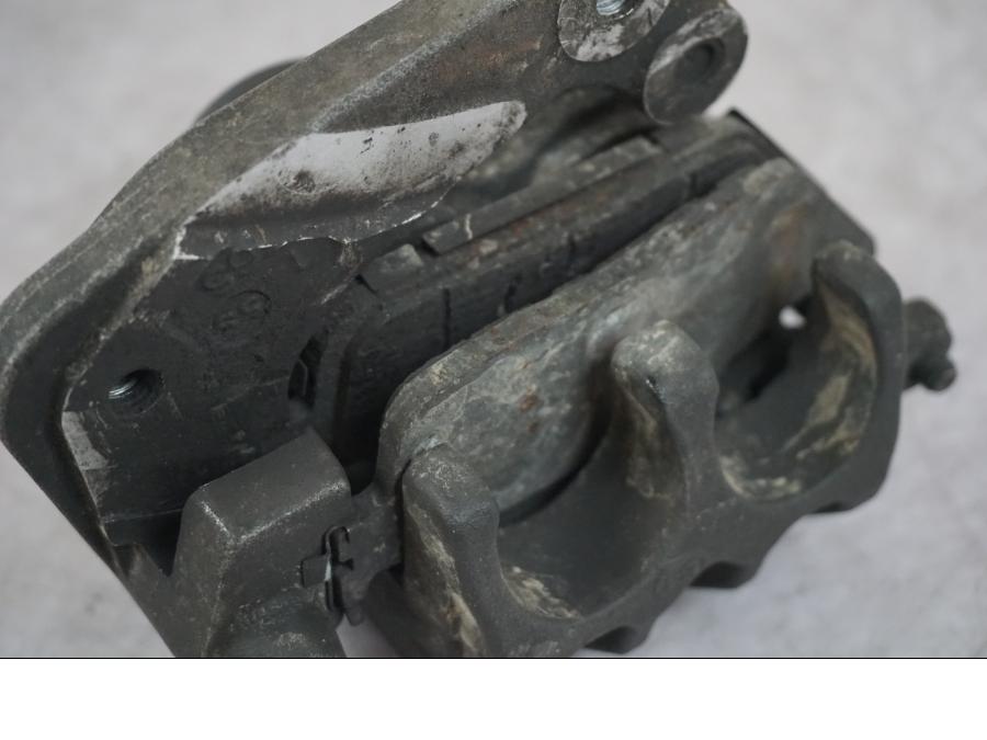 Snett uppifrån på Bromsok från en Triumph Tiger Explorer -2016 motorcykel.