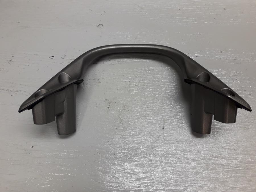 Baksidan på Passagerarhandtag från en Honda CB 600 Hornet -2001 motorcykel.