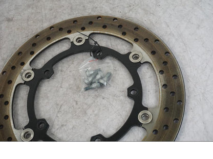 Baksidan på Bromsskiva från en Yamaha MT-09 -2024 motorcykel.