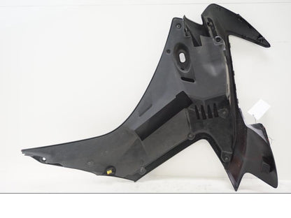 Baksidan på Sidkåpa från en Honda CBR 500 R -2013 motorcykel.