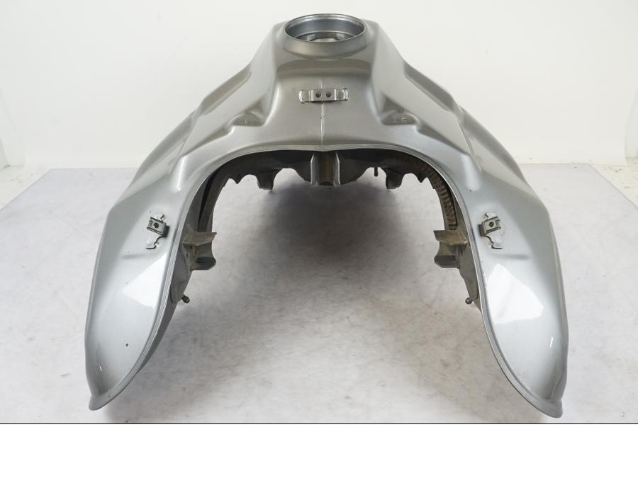 Extrabild2 på Bensintank från en Triumph Tiger Explorer -2013 motorcykel.