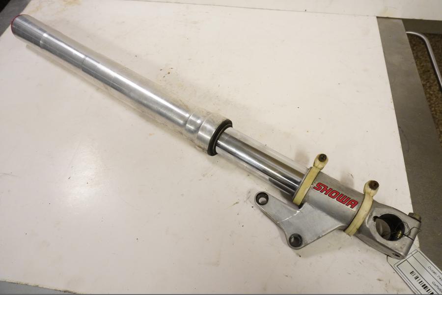 Framsidan på Gaffelben från en Ducati 748 -1999 motorcykel.