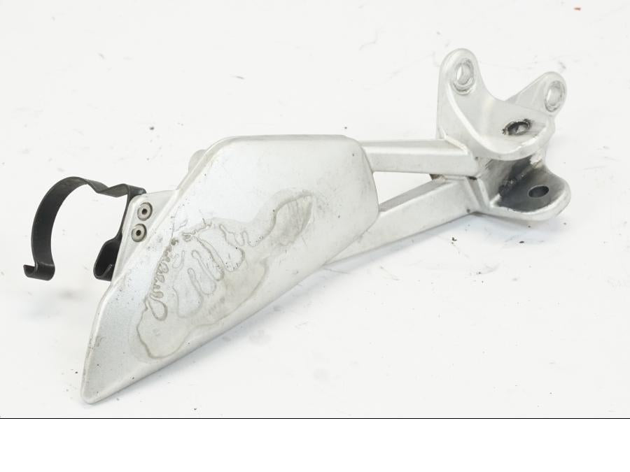 Snett uppifrån på Fotpinnefäste från en BMW K 1200 S -2006 motorcykel.