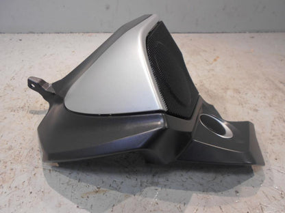 Baksidan på Högtalarkåpa från en BMW K 1600 -2015 motorcykel.