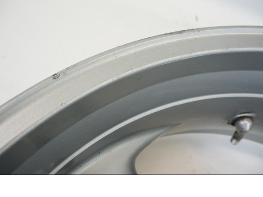 Extrabild3 på Fälg från en Triumph TT 600 -2002 motorcykel.