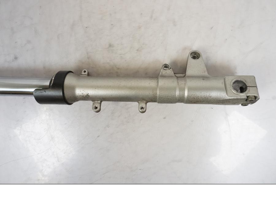 Baksidan på Gaffelben från en Honda VTR 1000 F -1997 motorcykel.