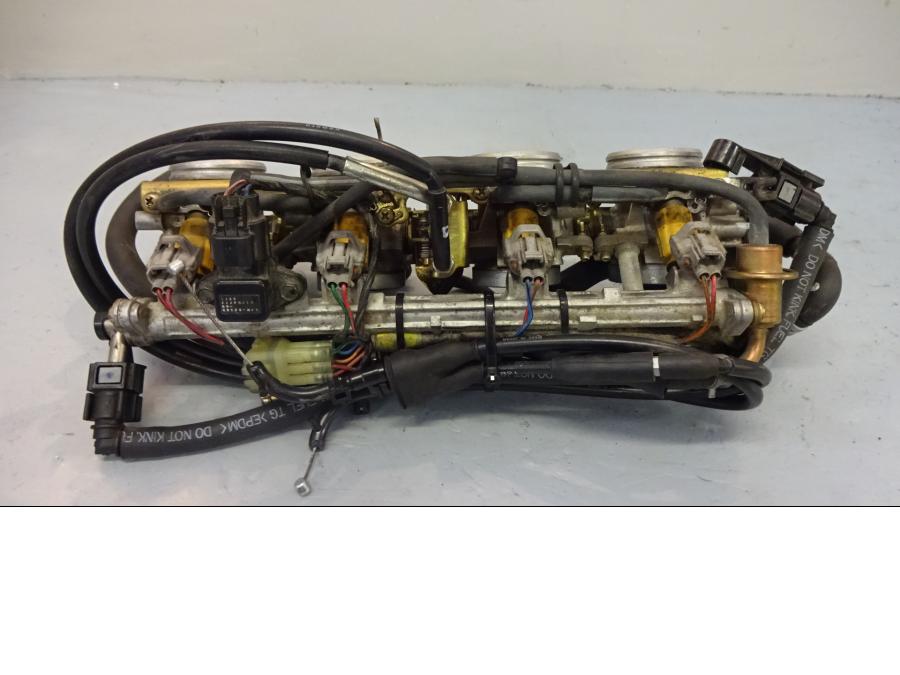 Höger sida på Spjällhus från en Yamaha FJR 1300 -2003 motorcykel.