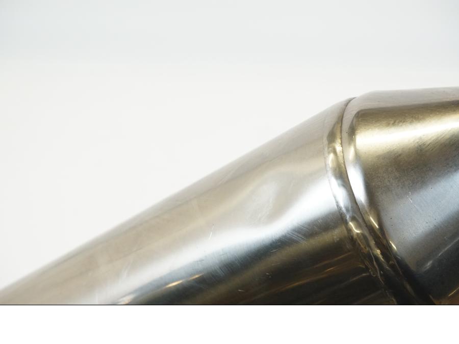 Snett nerifrån på Ljuddämpare från en Yamaha FJR 1300 -2018 motorcykel.