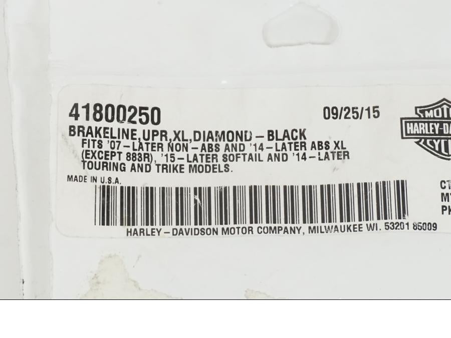 Baksidan på Bromsslang från en H-D Harley diverse -2014 motorcykel.