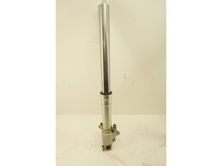 Baksidan på Gaffelben från en Honda CBR 900 RR -1997 motorcykel.