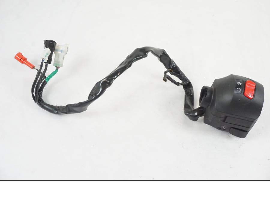 Framsidan på Styrelreglage från en KTM 390 Adventure -2021 motorcykel.