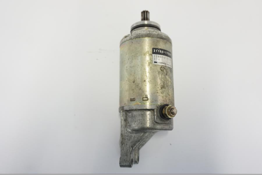 Höger sida på Startmotor från en Suzuki GSX-R 750 -1992 motorcykel.
