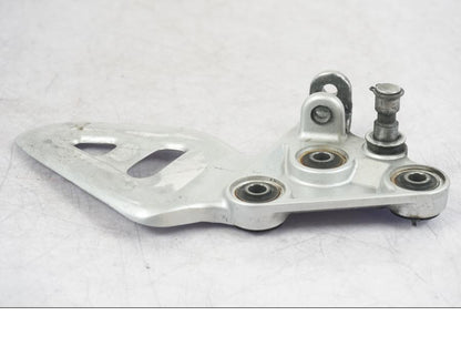 Snett nerifrån på Fotpinnefäste från en Suzuki GSX 1300 RX -1999 motorcykel.