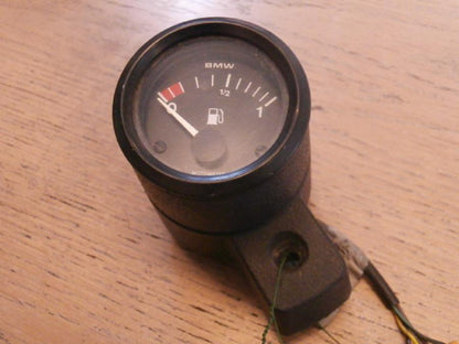 Framsidan på Bensinmätare från en BMW K 100 LT -1990 motorcykel.