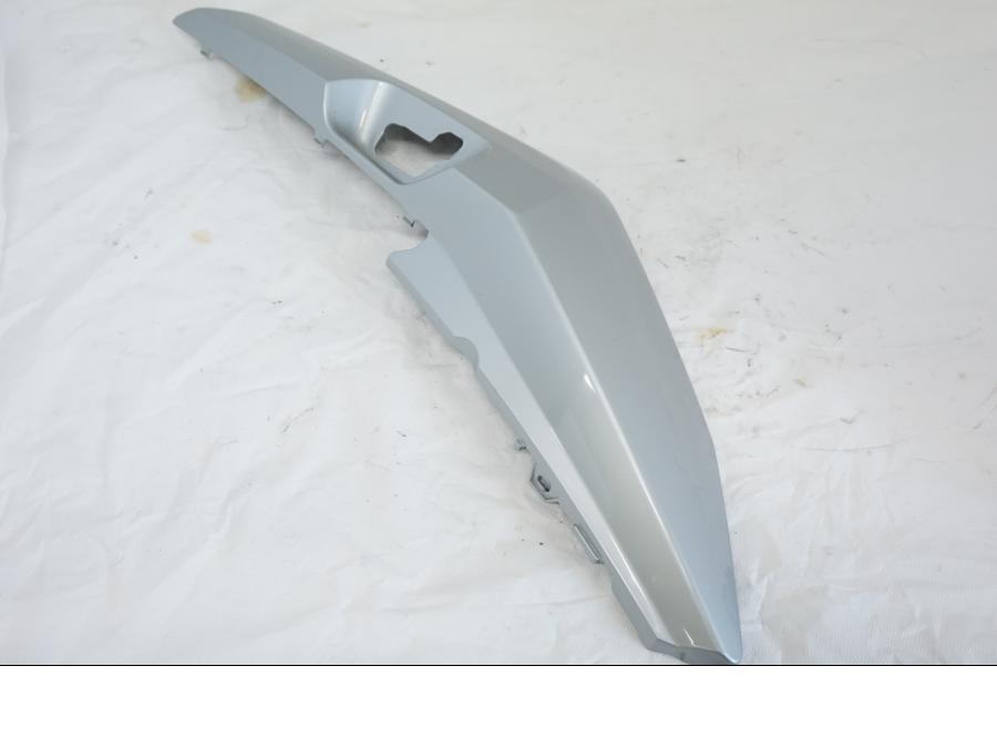 Vänster sida på Sidopanel från en BMW K 1600 -2015 motorcykel.