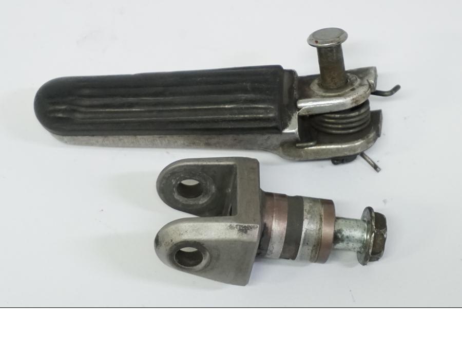 Framsidan på Fotpinne från en Honda CBR 900 RR -2002 motorcykel.