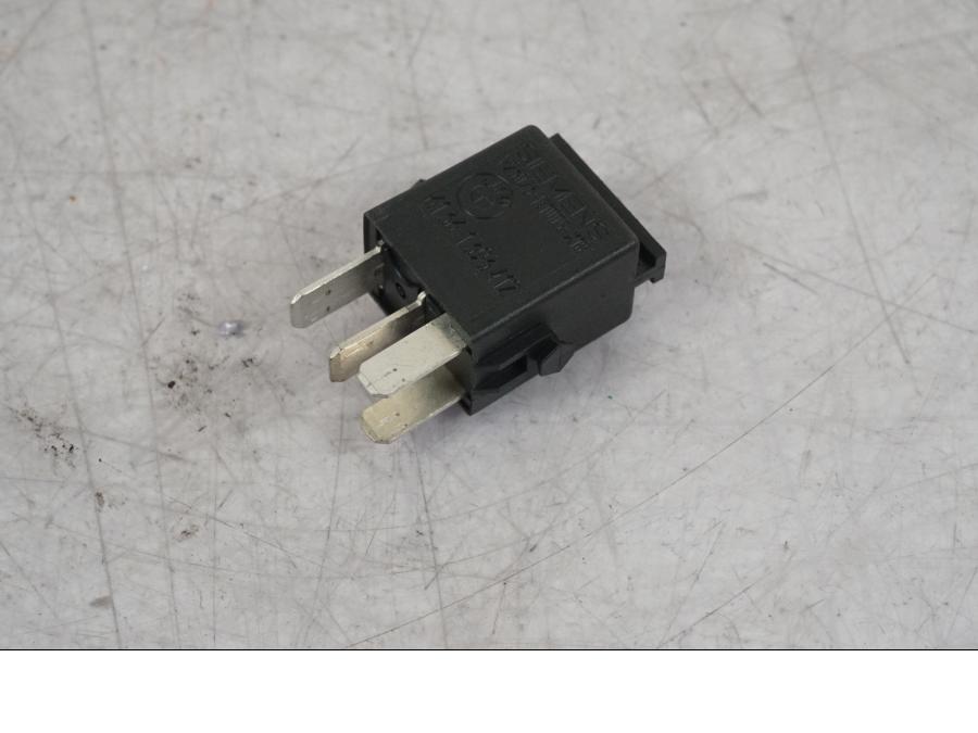 Baksidan på Relä från en BMW R 1100 GS -1998 motorcykel.