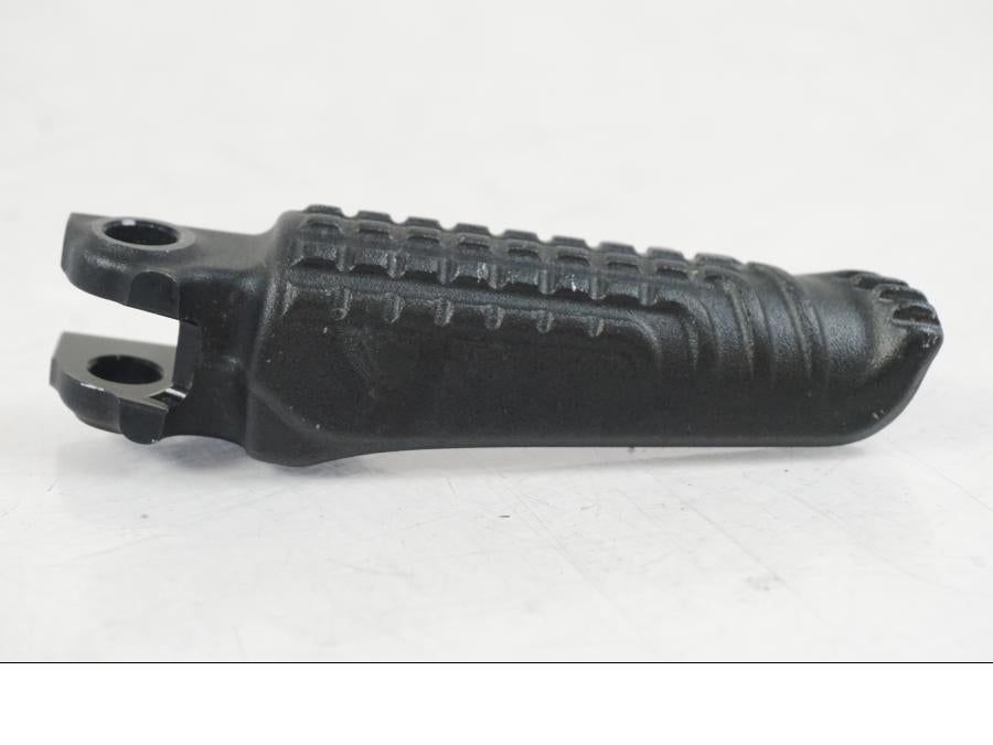 Höger sida på Fotpinne från en KTM 1290 Super Duke R EVO -2023 motorcykel.