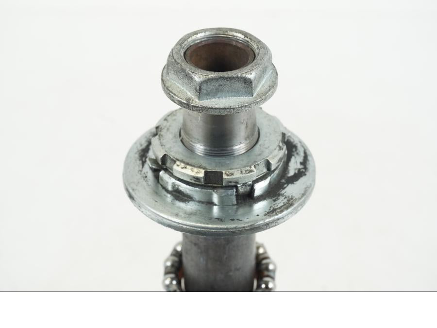 Baksidan på Gaffelkrona från en Honda ST 1300 -2002 motorcykel.