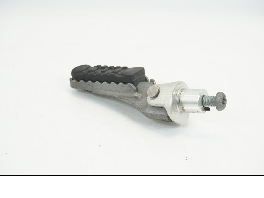 Framsidan på Fotpinne från en BMW S 1000 XR -2019 motorcykel.