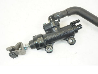 Baksidan på Bromshuvudcylinder från en Honda CBR 650 R -2019 motorcykel.