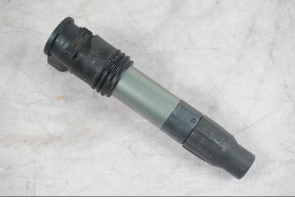 Vänster sida på Tändspole från en KTM 1290 Super Duke R -2022 motorcykel.