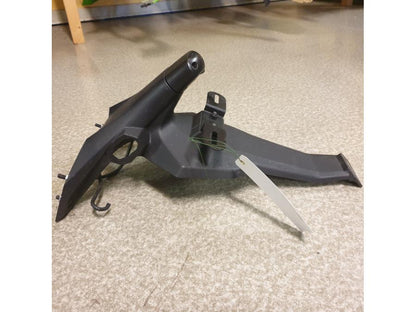 Vänster sida på Skylthållare från en Kawasaki ER-6N -2011 motorcykel.