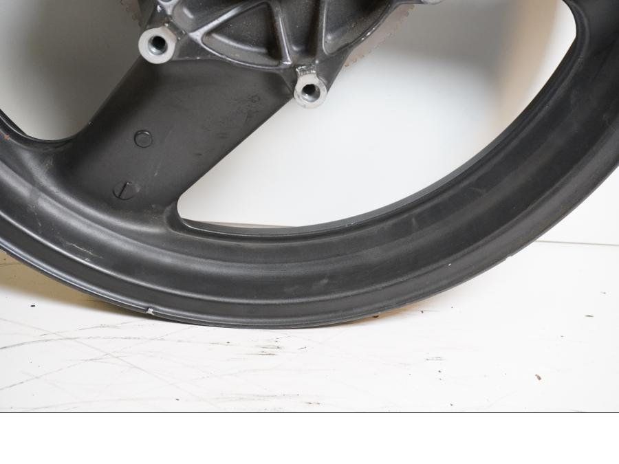 Extrabild4 på Fälg från en Honda ST 1100 -1999 motorcykel.