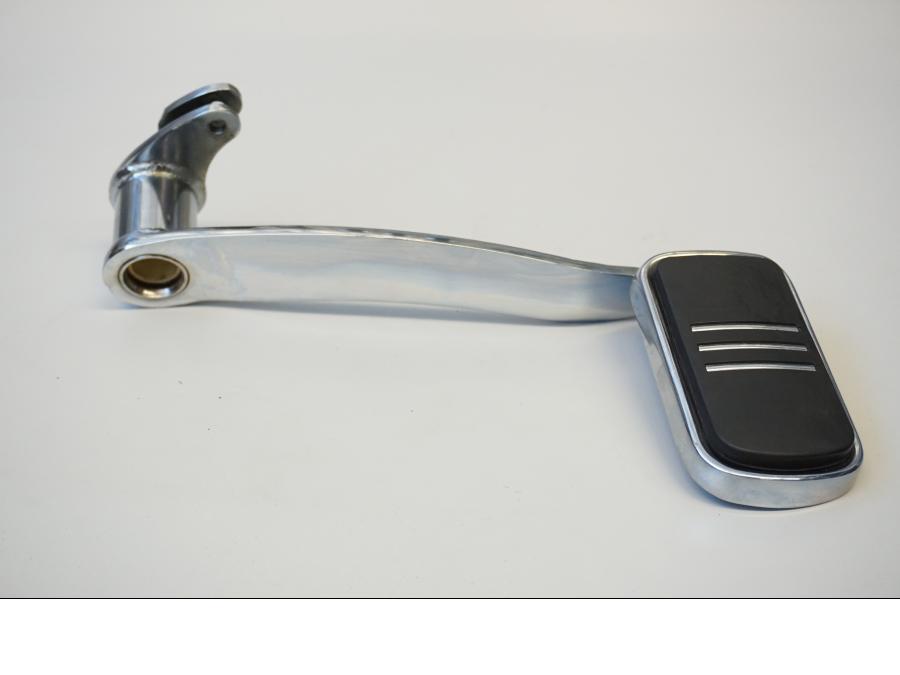 Framsidan på Bromspedal från en H-D Street Glide FLHX -2015 motorcykel.