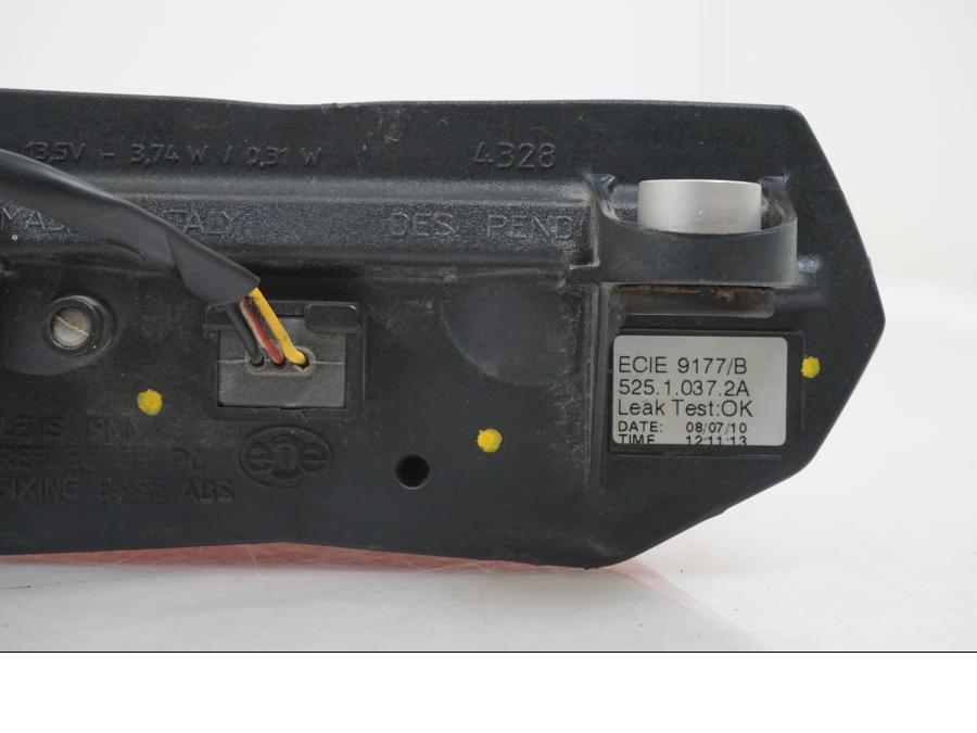 Extrabild2 på Baklampa från en Ducati Streetfighter S -2011 motorcykel.