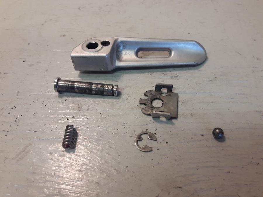 Baksidan på Fotpinne från en Triumph Daytona 675 -2012 motorcykel.