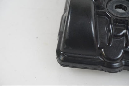 Snett uppifrån på Ventilkåpa från en KTM 1290 Super Duke R -2021 motorcykel.