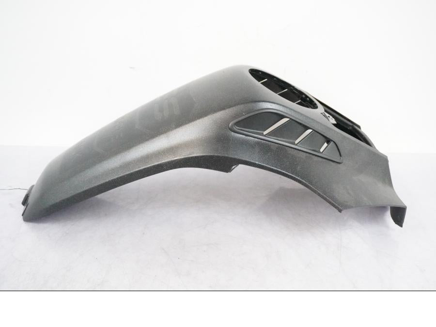 Baksidan på Bensintankskåpa från en BMW R 1250 GSA -2021 motorcykel.