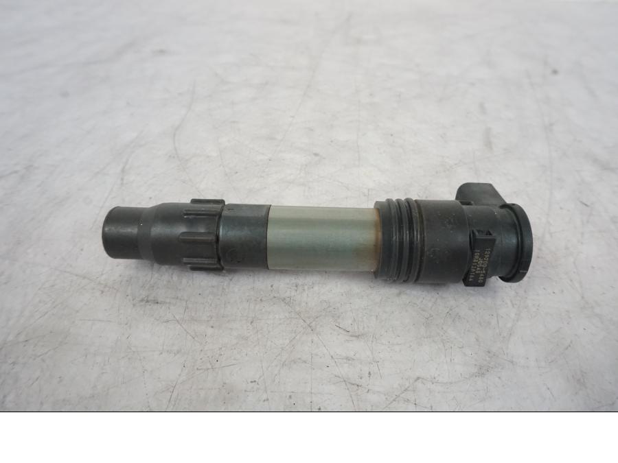 Baksidan på Tändspole från en Kawasaki Versys 650 -2014 motorcykel.