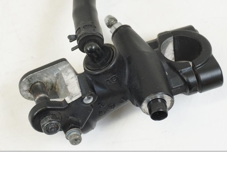 Snett uppifrån på Bromshuvudcylinder från en Yamaha YZF 1000 R1 -2009 motorcykel.