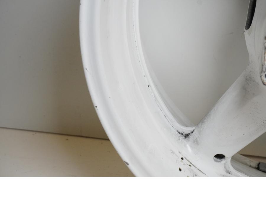 Extrabild1 på Fälg från en Yamaha YZF R6 -1999 motorcykel.