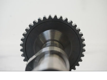 Vänster sida på Kamaxel från en KTM 1190 Adventure -2015 motorcykel.