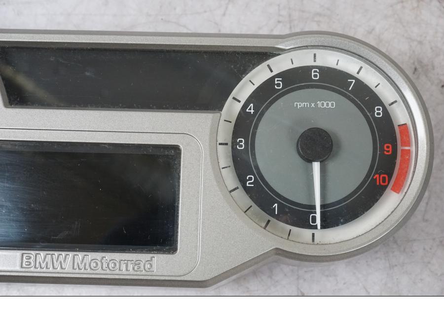 Vänster sida på Instrumentpanel från en BMW K 1600 GTL -2015 motorcykel.