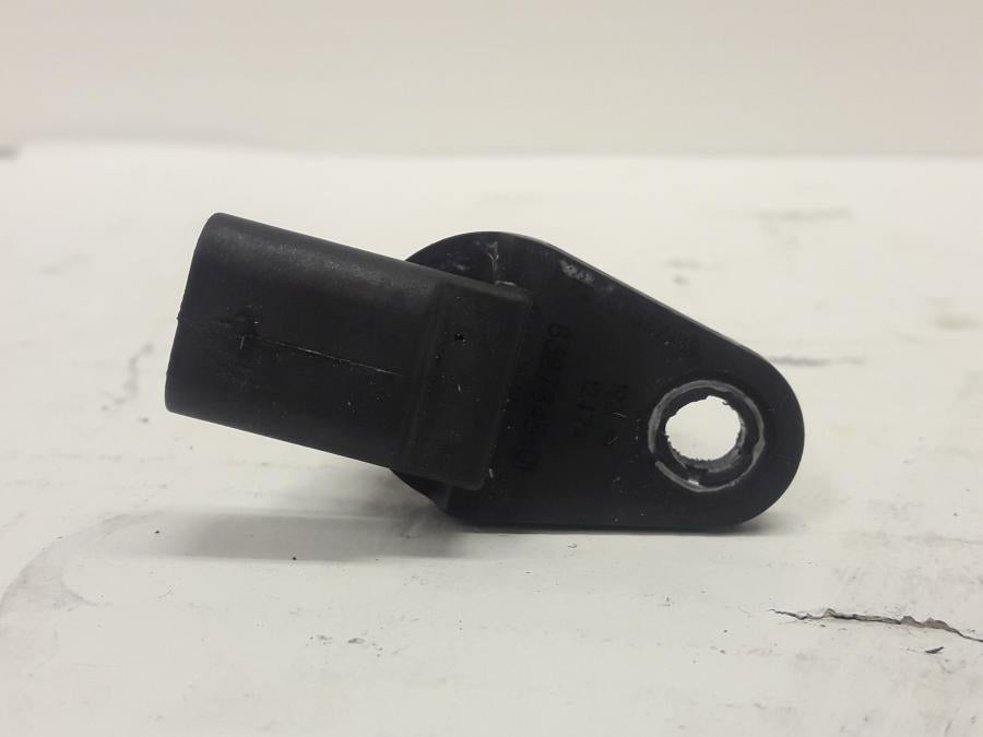Baksidan på Vevaxelsensor från en BMW R 1250 RS -2020 motorcykel.
