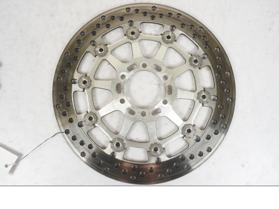 Snett nerifrån på Bromsskiva från en KTM 950 SM -2006 motorcykel.