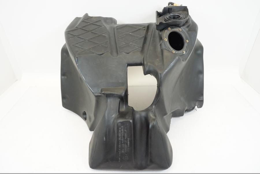 Vänster sida på Bensintank från en BMW K 1200 LT -2004 motorcykel.
