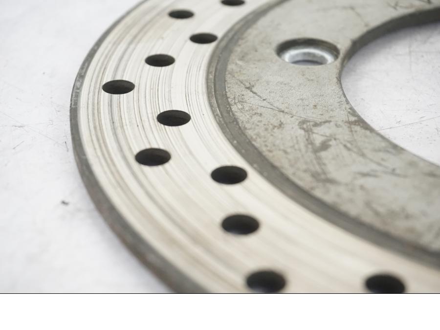 Höger sida på Bromsskiva från en Honda CB 750 -1996 motorcykel.