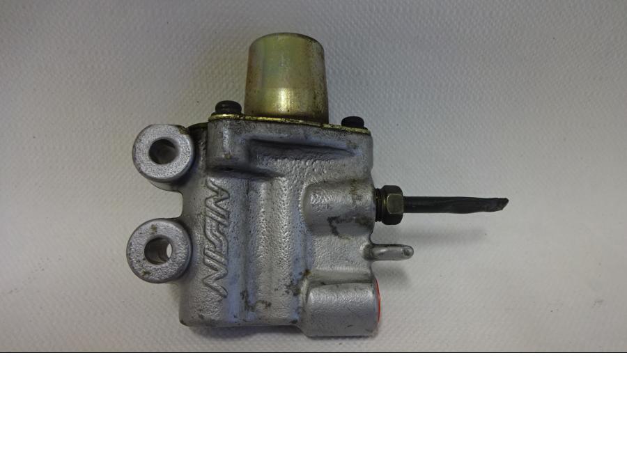 Baksidan på Bromsfördelare från en Honda XL 1000 V -1999 motorcykel.