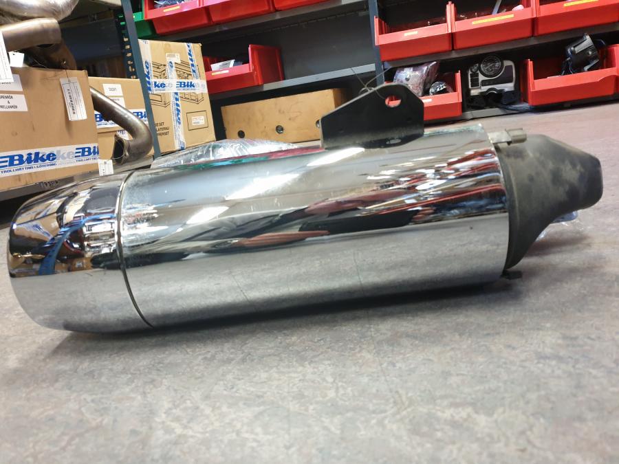Höger sida på Ljuddämpare från en Honda CTX 1300 -2014 motorcykel.