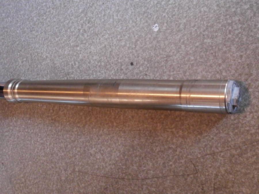 Höger sida på Gaffelben från en Suzuki DRZ 400 -2006 motorcykel.