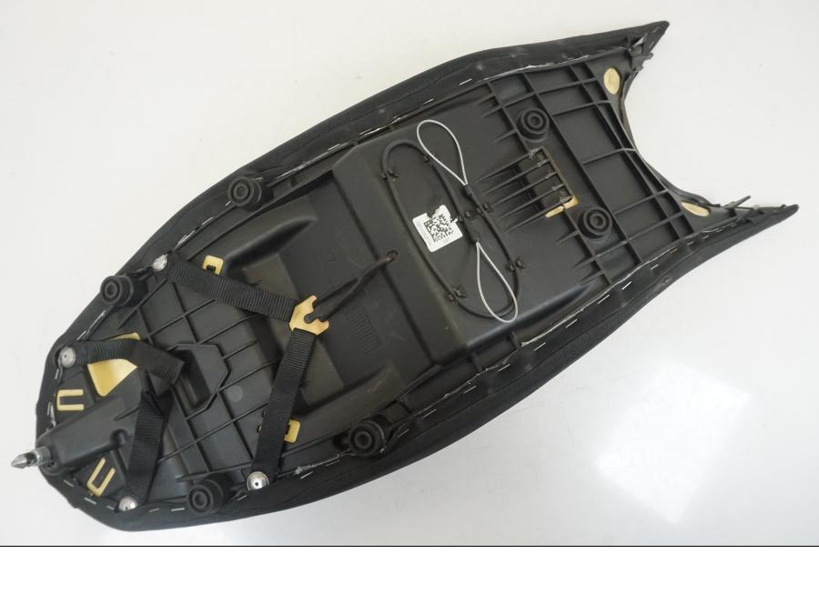 Extrabild2 på Sadel från en Ducati Hyperstrada -2013 motorcykel.